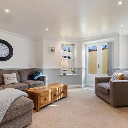 3 South Beach Court - Cosy Seafront Apartment Tenby Exteriör bild