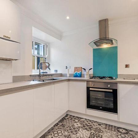 3 South Beach Court - Cosy Seafront Apartment Tenby Exteriör bild