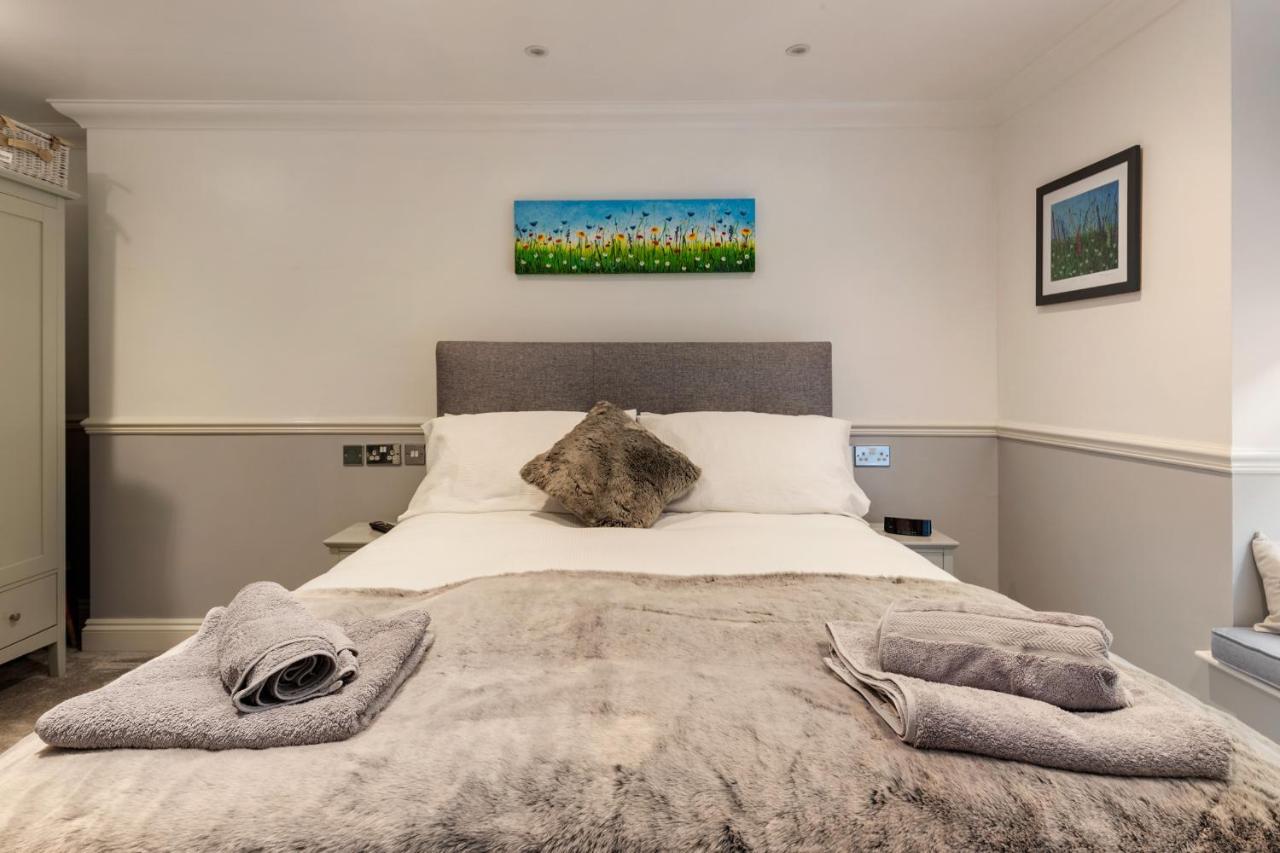 3 South Beach Court - Cosy Seafront Apartment Tenby Exteriör bild