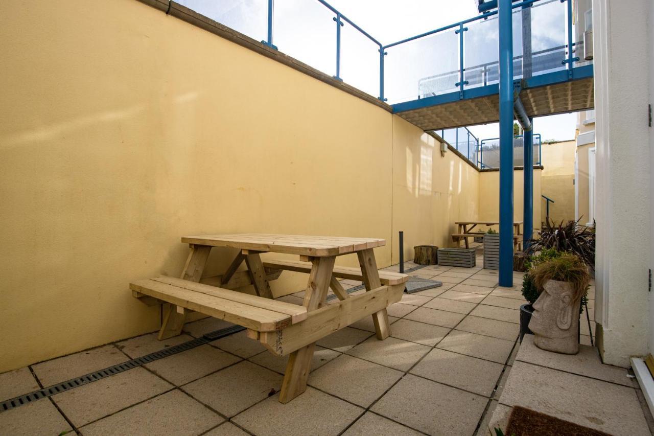 3 South Beach Court - Cosy Seafront Apartment Tenby Exteriör bild