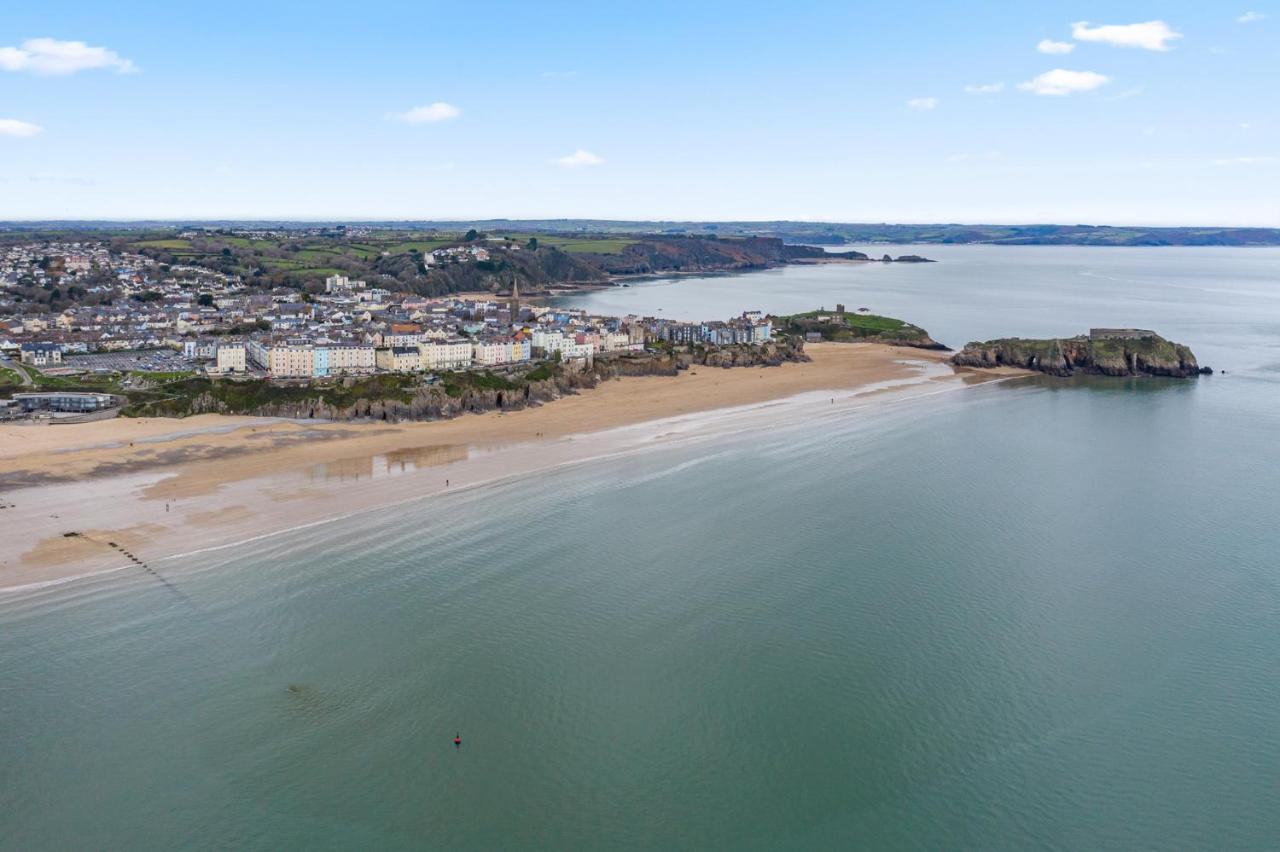 3 South Beach Court - Cosy Seafront Apartment Tenby Exteriör bild
